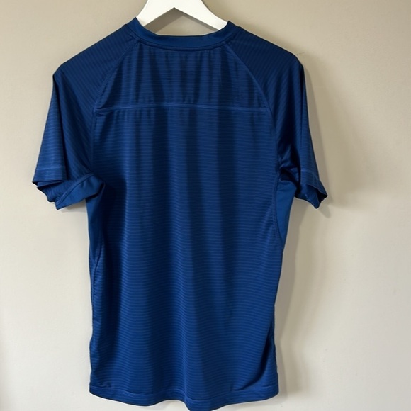 RHONE Mens Sentry Blue Vneck Tshirt Stripe Stretch Short Sleeve Sz M - Picture 5 of 11
